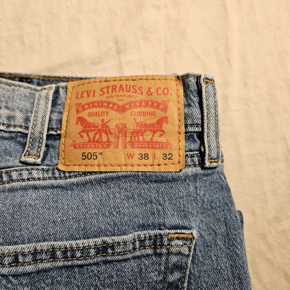 Levi's 505 Men's‎ W38 L32 Regular Fit Straight Leg Blue Denim Jeans Zip Fly
